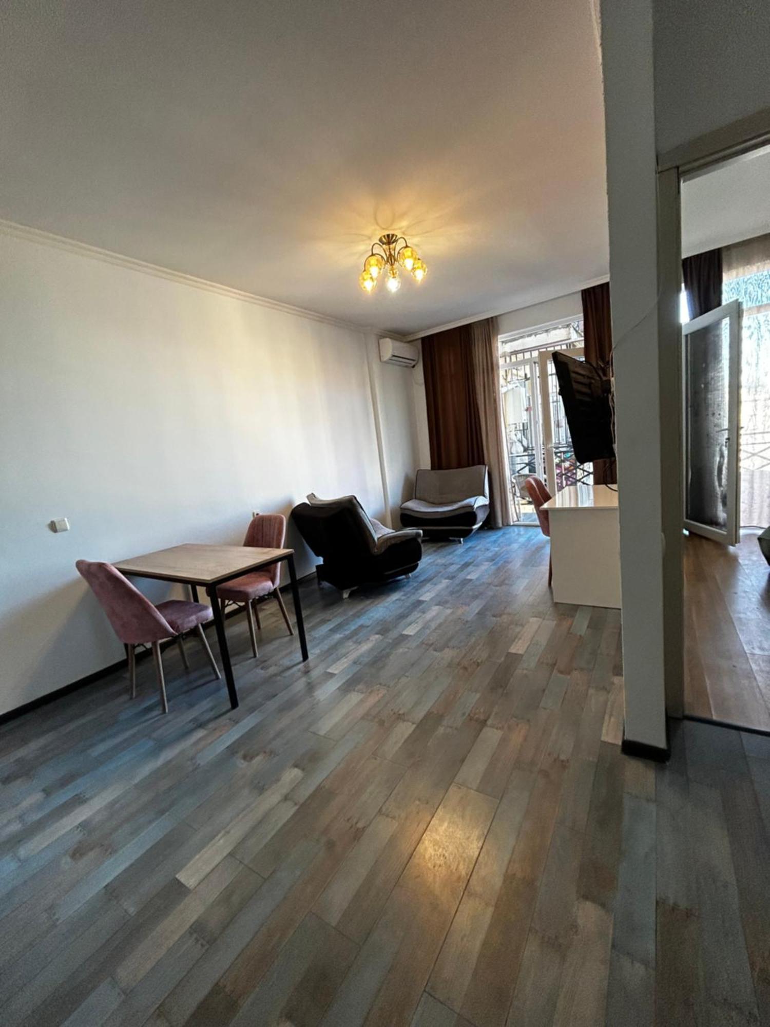 Мой Дом Lägenhet Batumi Exteriör bild
